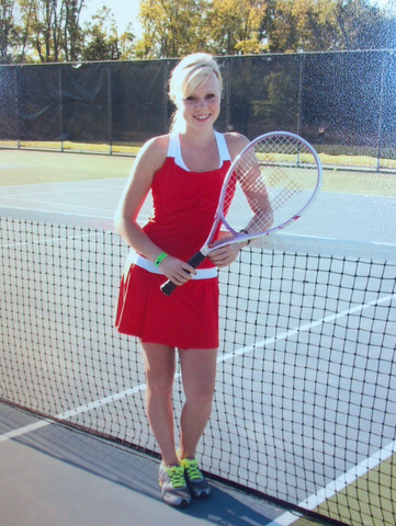 Yo empecé tenis en noveno grado.