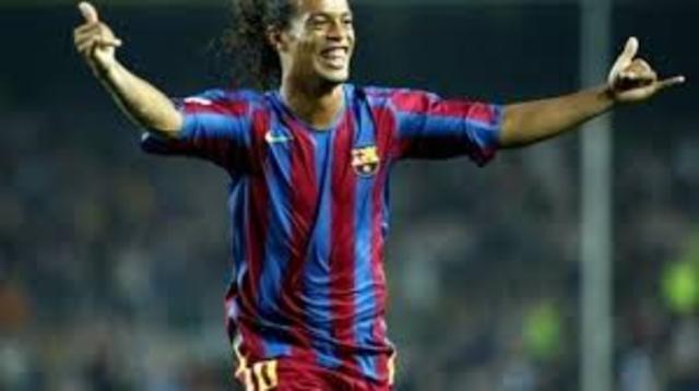 Ronaldinho starts with Barca