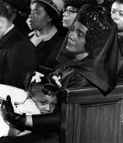 Coretta's husband Martin King gets mudered .