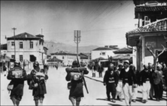 Mussolini ivades Albania