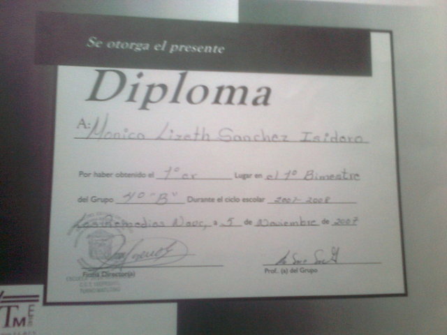 Recibo un diploma