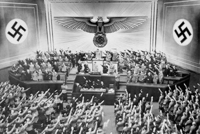 Nazistpartiet griper makten