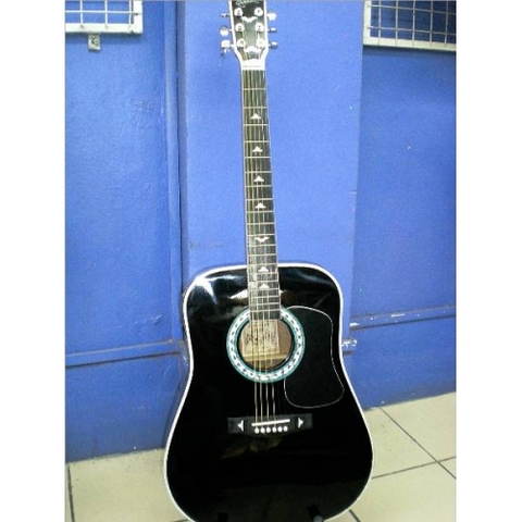 Yo recibí la guitarra a mi abuelo.