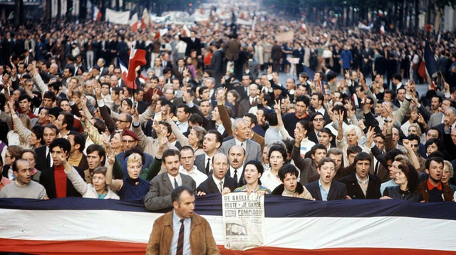 Студентов поддержала интеллигенция