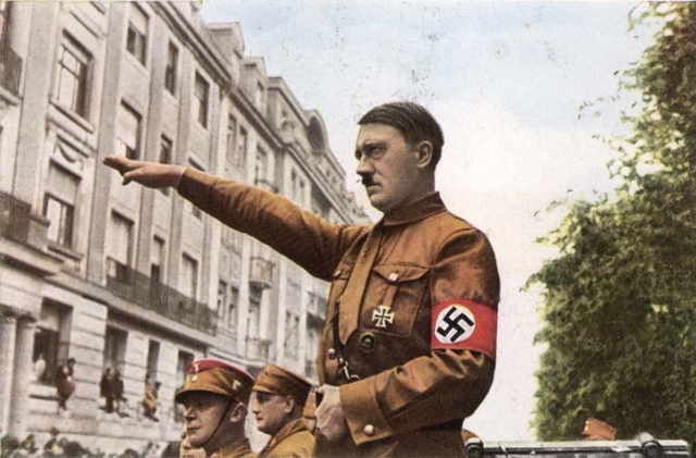 Hitler, obtiene 13,5 millones de votos en las elecciones presidenciales.Electo. Híndenburg es reelecto