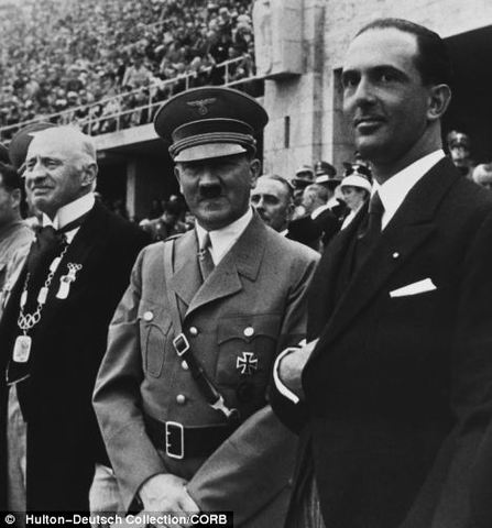 Envía tropas a la región desmilitarizada de Renania.