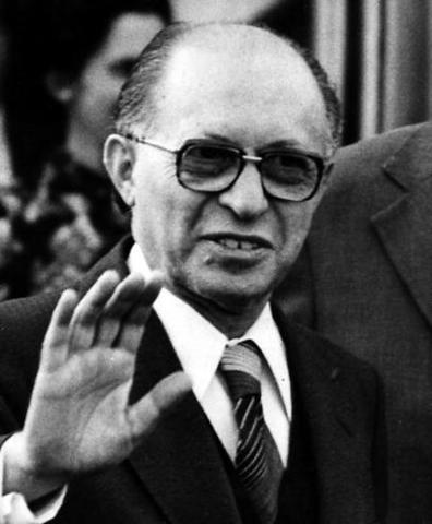 מסיים לימודי משפטים באוניברסיטת ורשה