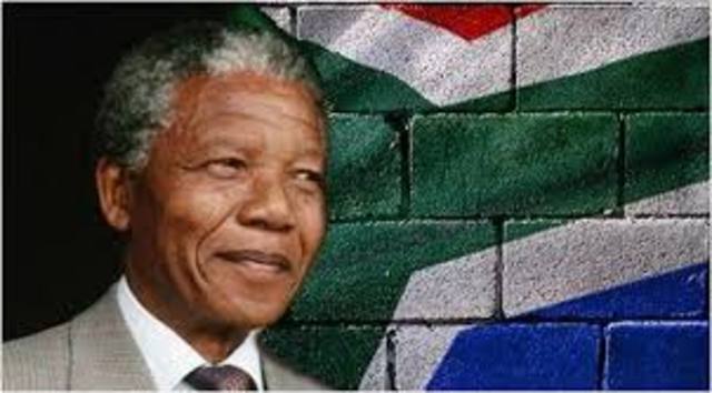 קיבל התמחות במשרד עורכי דין.