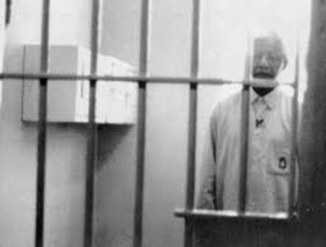 שוב פעם נכנס לכלא