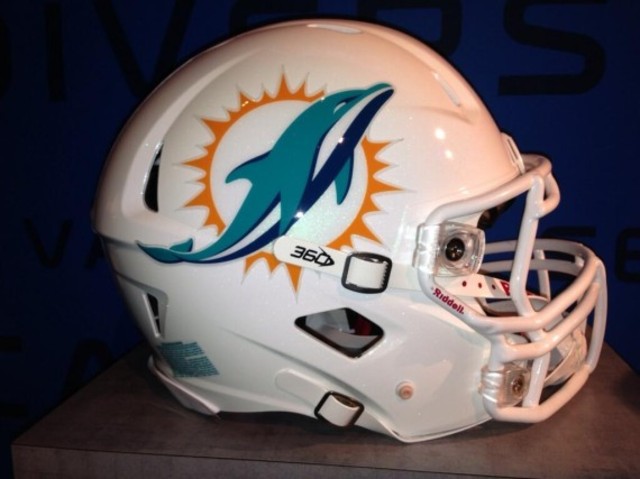 2010'S FOOTBALL HELMET