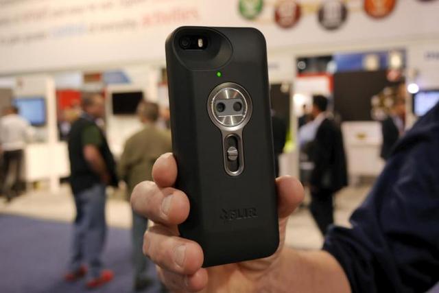 Smartphone case gets thermal imaging