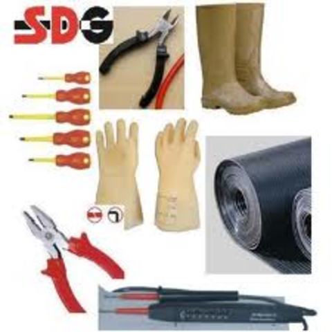 M. Faraday atrado dielektrikų poliarizacijos reiškinį.