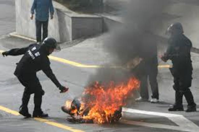 a man sets fire to himself outside of Egypt’s parliament