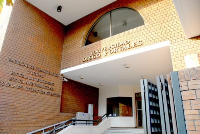 Se crea la escuela de periodismo