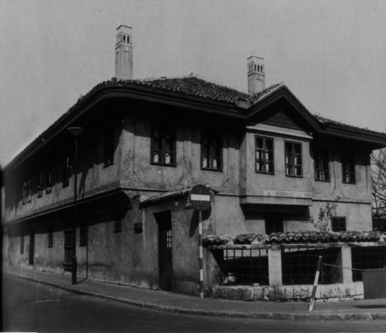 Професор археологије на Великој школи