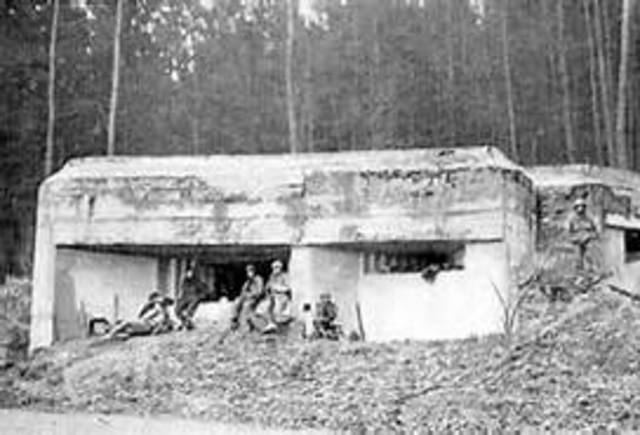 French begin to construct the Maginot Lne