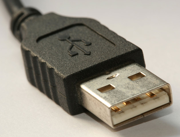 USB 1.0 Standard Introduced