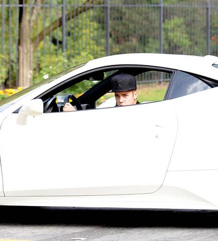 Bieber arrested for drag racing, DUI