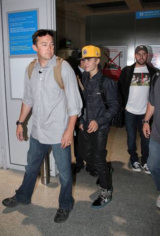 Bieber detained at Australian airport