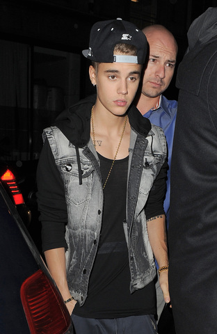 Bieber charged with vandalism in Brazil