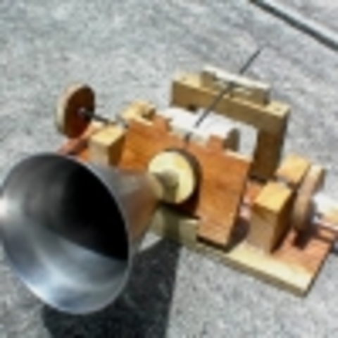 T. A. Edison leiutab fonograafi