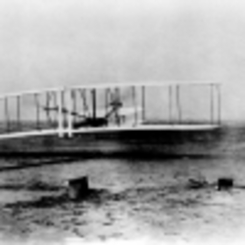 Vennad Wrightid sooritavad esimese lennu.