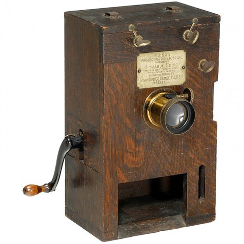 Edison leiutab reaalset kasutatava projektori liikuvate piltide näitamiseks