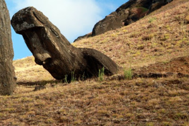 Rival Clans begin to topple eachother's statues