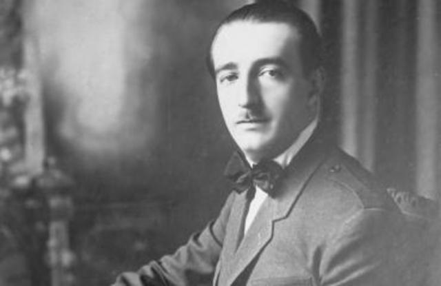 Ahmed Zogu claims power