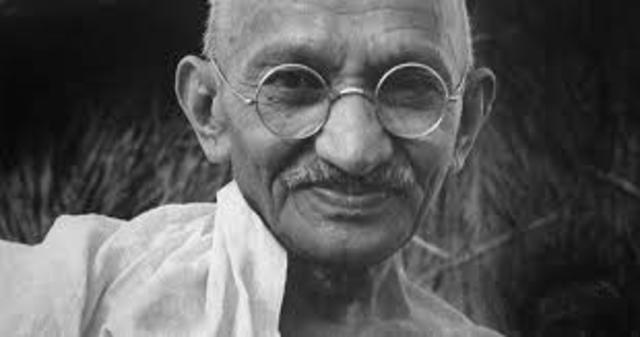 Gandhi inicia desobediencia civil