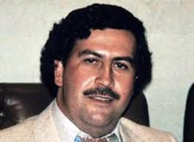 Es abatido Pablo Escobar, líder del Cartel de Medellín.
