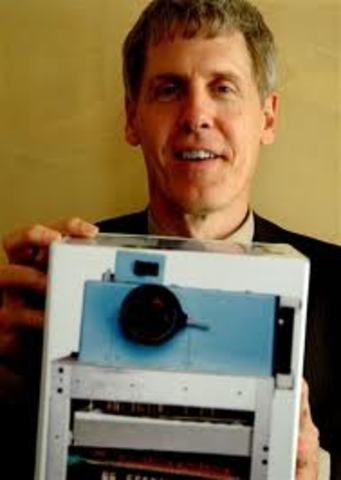Steven Sasson invents the Digital Camera