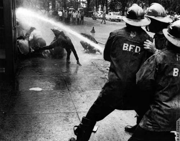 “Bull” Connor uses fire hoses on black demonstrators-