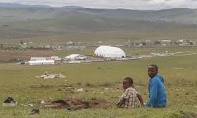 Qunu ondoko eskolan ikasi zuen