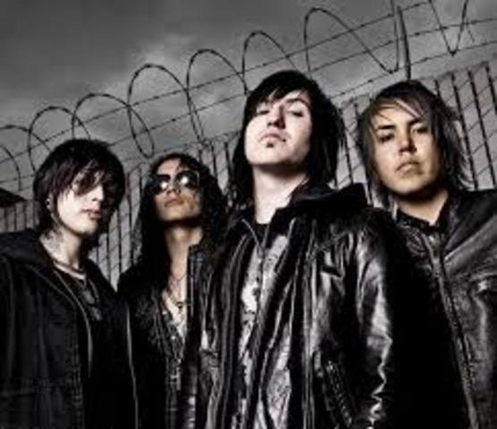 Craig Mabbit left blessthefall and became lead singer for Escape The Fate