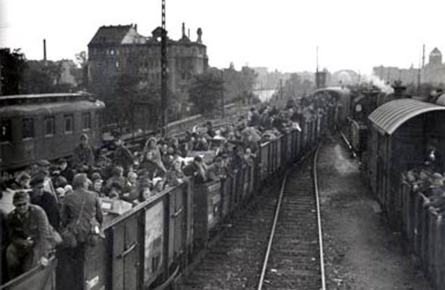 Jews arrive at Auschwitz