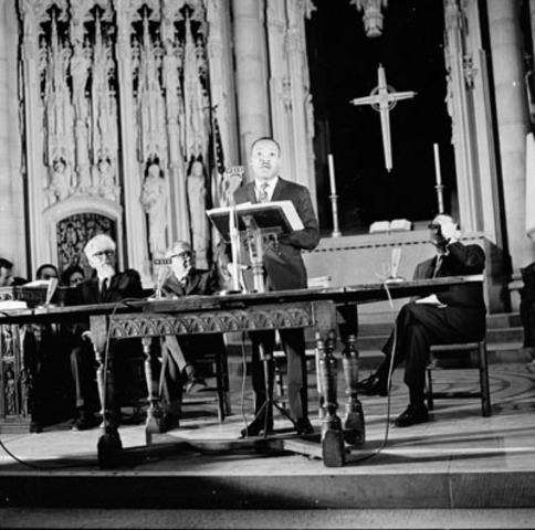 Martin Luther King, Jr. convertido en pastor baptista, en 1954 se hizo cargo de una iglesia en la ciudad de Montgomery, Alabama.
