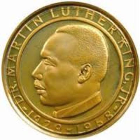 Martin Luther King, Jr. fue dieron la Medalla de Oro del Congreso de loes Estados Unidos.