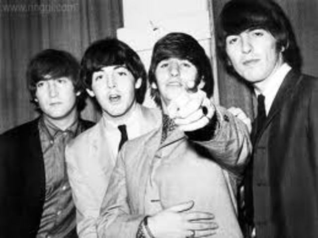 Ringo joins the Beatles