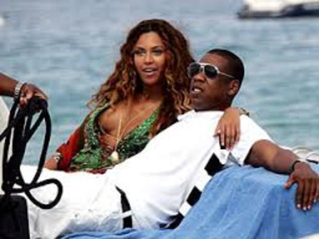 Beyonce and rapper Jay-Z gets married.