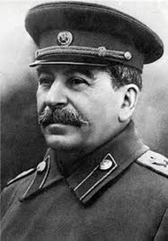 Stalin’s rule in the USSR begins