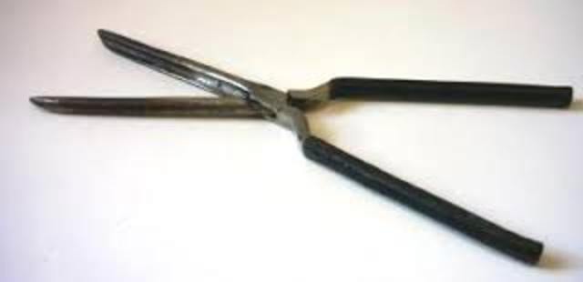 Marvcel Gratue creates first straightener