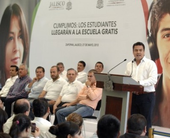 Anuncia transporte gratuito para estudiantes