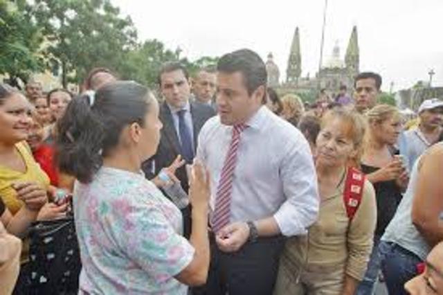 Presenta programa de apoyo a jefas de familia