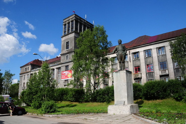 Пямятник Кирову