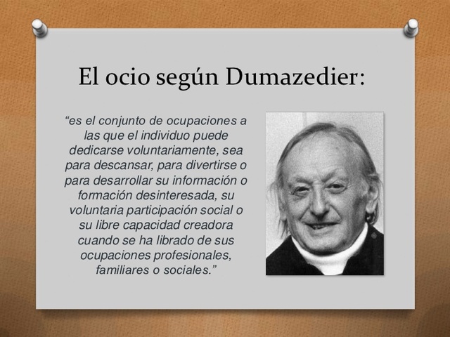 Dumazedier pública "Hacia una sociedad de ocio"