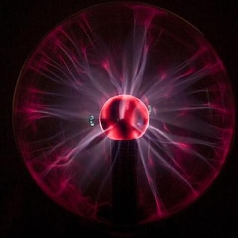 Tesla descobreix la Corrent Alterna d'alta freqüència