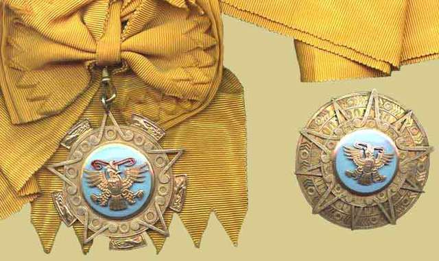 Chavez is awarded the Aguila Azteca.