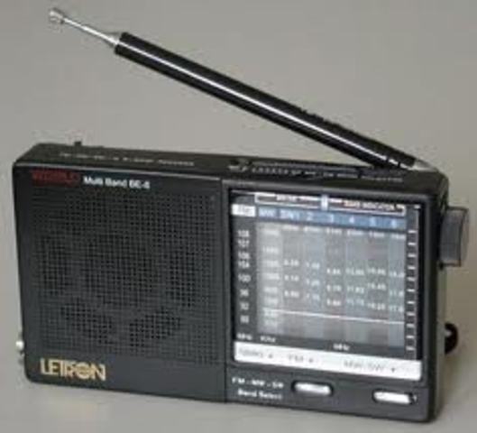 Se inventa el radio de onda corta
