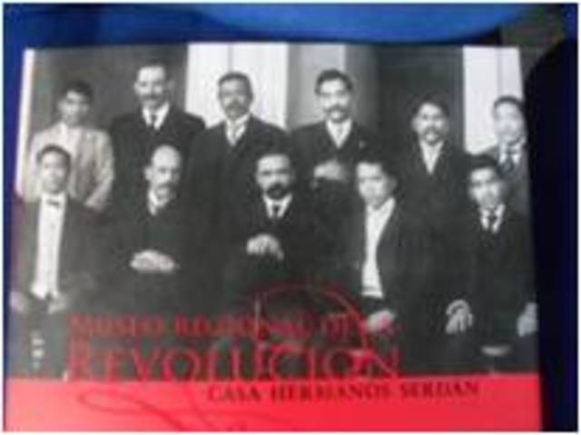 Los hermanos Serdán combaten la policía